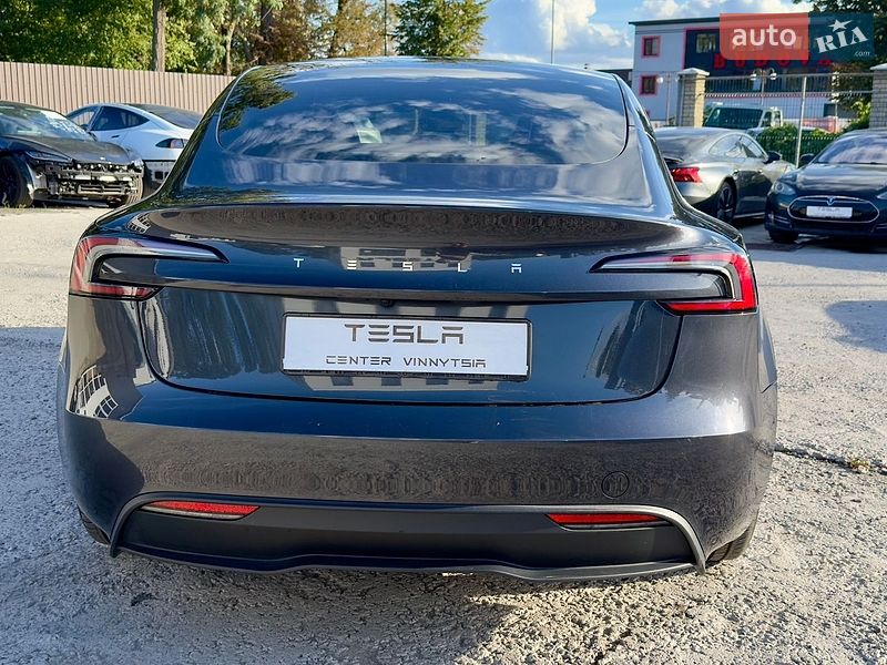 Седан Tesla Model 3 2024 в Вінниці