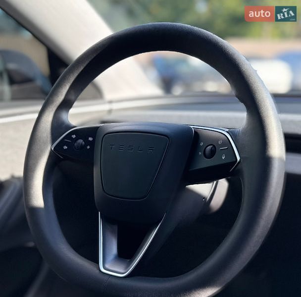 Седан Tesla Model 3 2024 в Вінниці