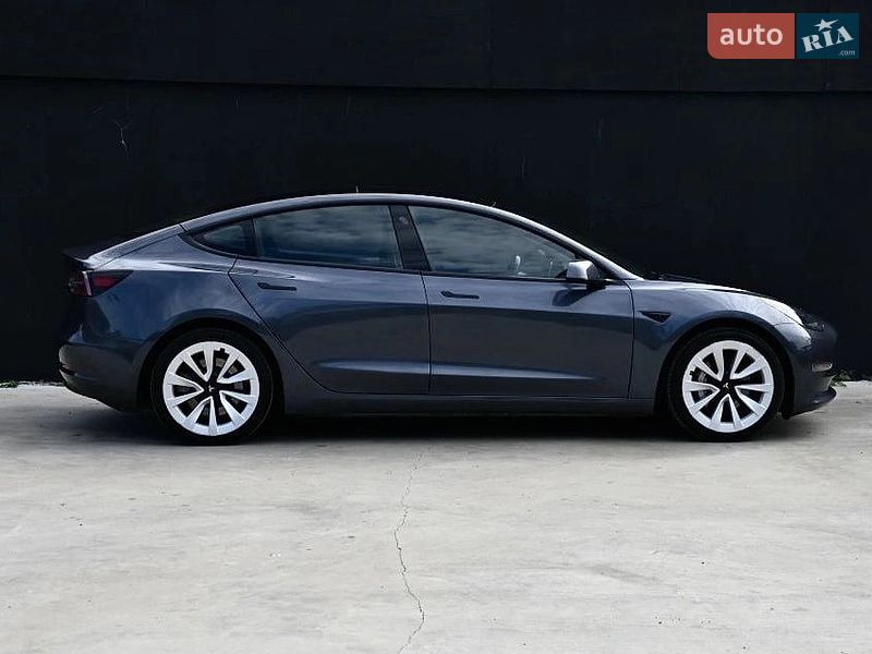 Седан Tesla Model 3 2022 в Львові