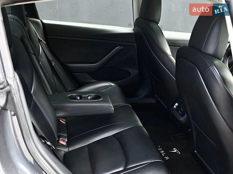 Седан Tesla Model 3 2022 в Львові