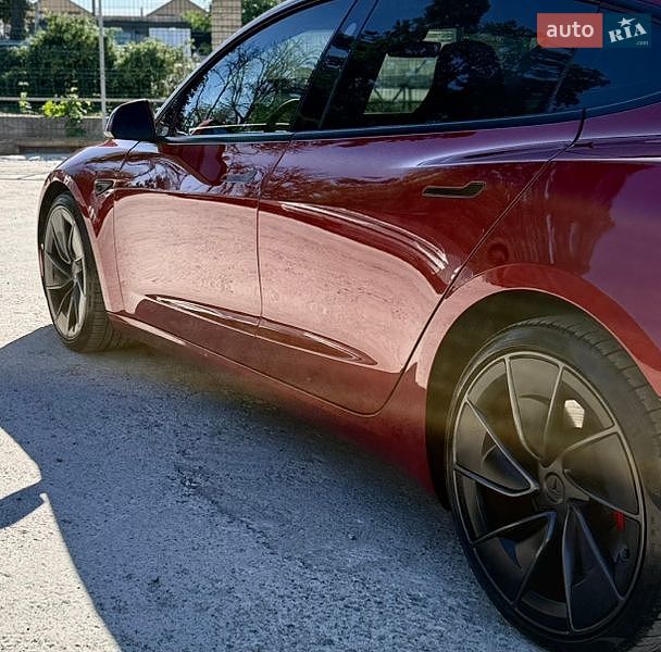 Седан Tesla Model 3 2024 в Вінниці
