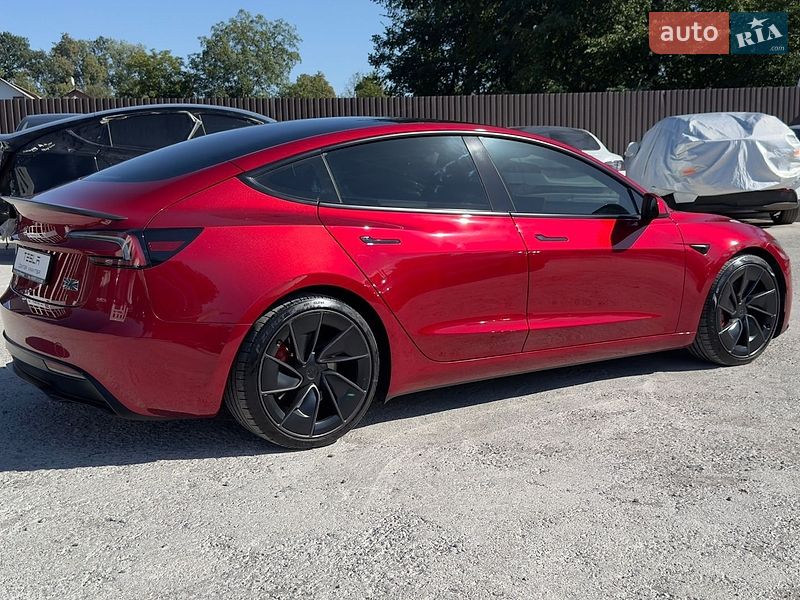 Седан Tesla Model 3 2024 в Вінниці