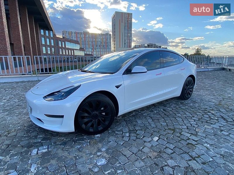 Седан Tesla Model 3 2021 в Дніпрі