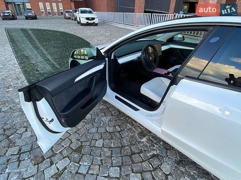 Седан Tesla Model 3 2021 в Дніпрі