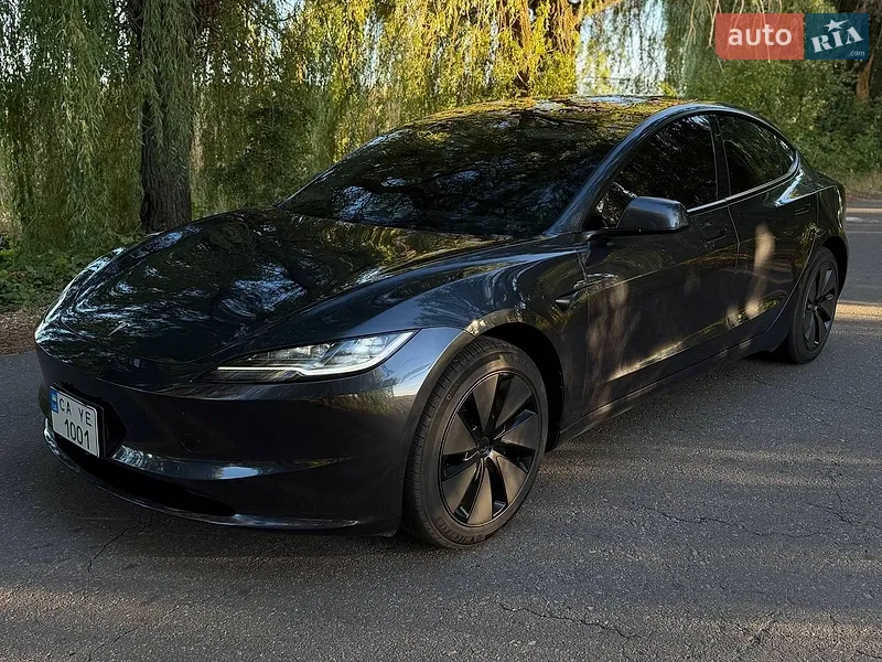 Tesla Model 3 2024