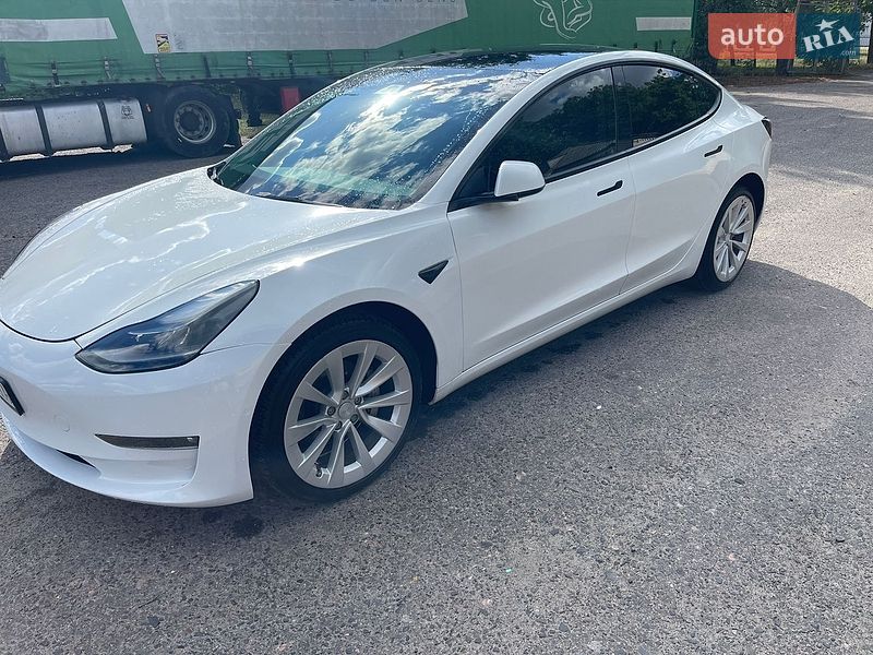 Седан Tesla Model 3 2021 в Новых Санжарах