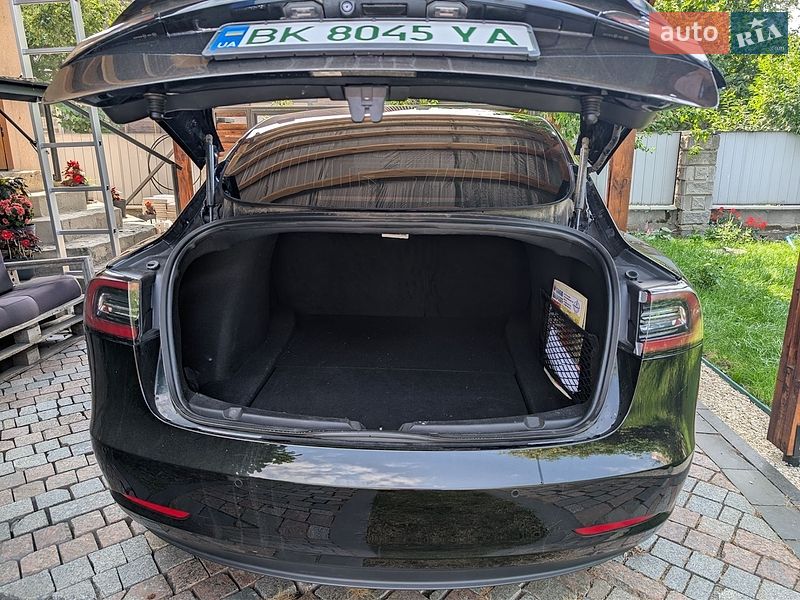 Седан Tesla Model 3 2019 в Костопілі