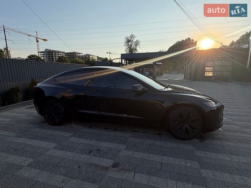 Седан Tesla Model 3 2024 в Львові