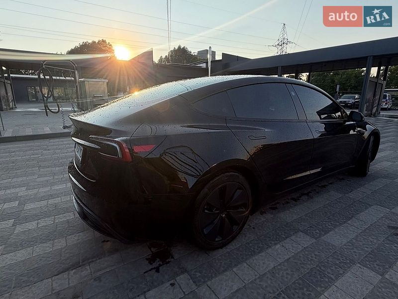 Седан Tesla Model 3 2024 в Львові
