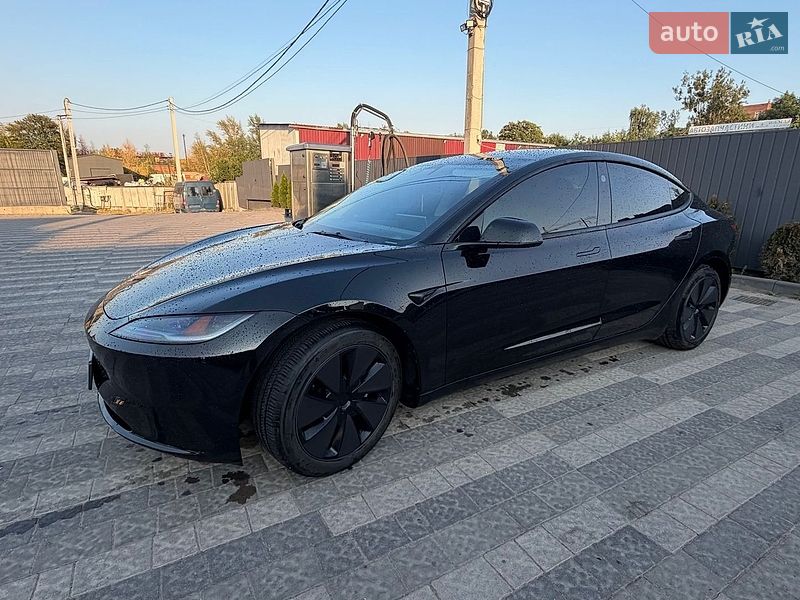 Седан Tesla Model 3 2024 в Львові