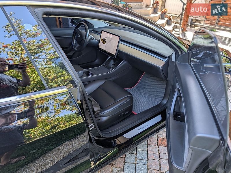 Седан Tesla Model 3 2019 в Костопілі