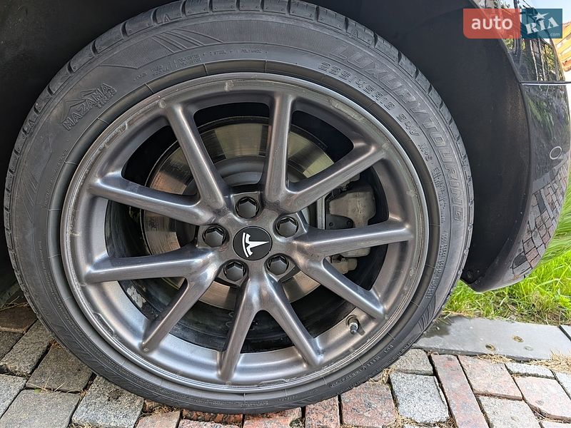 Седан Tesla Model 3 2019 в Костопілі