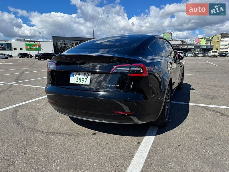 Седан Tesla Model 3 2021 в Киеве