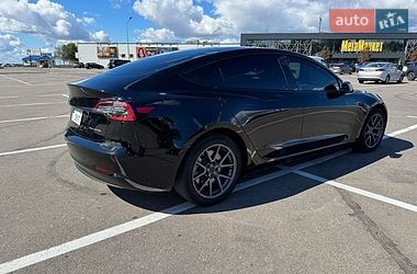 Седан Tesla Model 3 2021 в Киеве