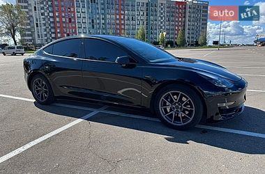 Седан Tesla Model 3 2021 в Киеве