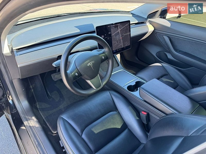Седан Tesla Model 3 2021 в Киеве