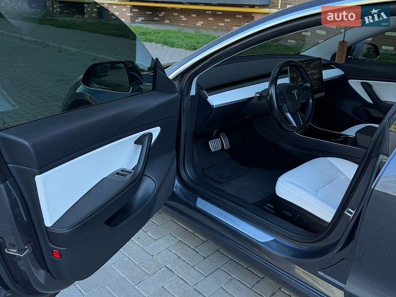 Седан Tesla Model 3 2019 в Житомирі