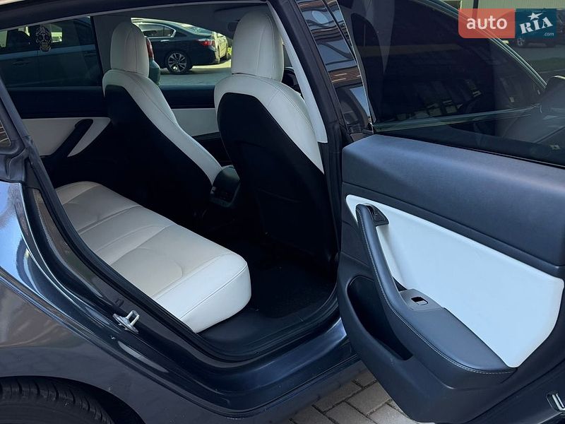 Седан Tesla Model 3 2019 в Житомирі