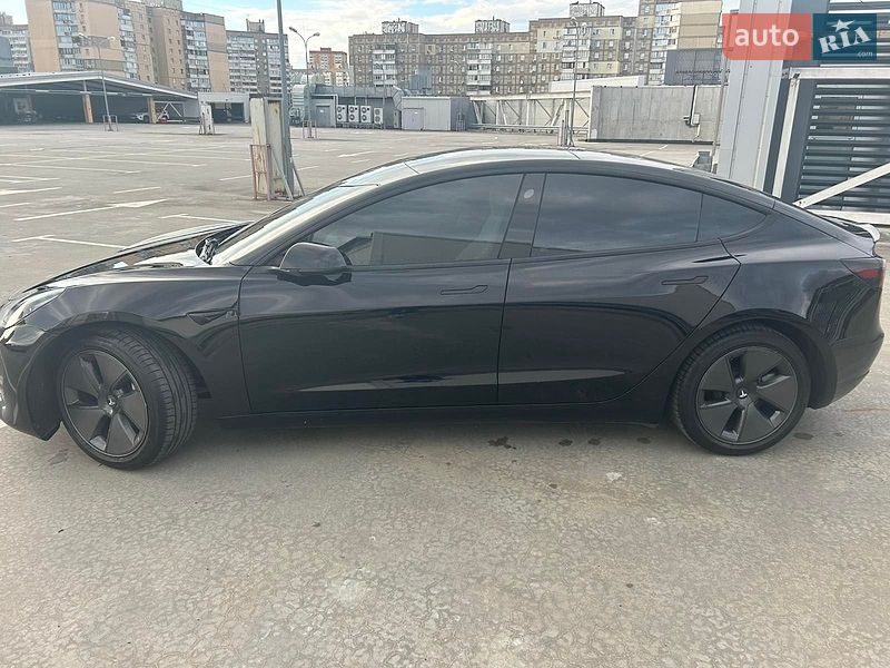 Седан Tesla Model 3 2023 в Києві