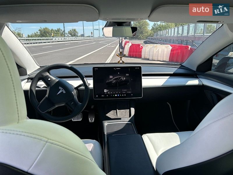 Седан Tesla Model 3 2023 в Києві