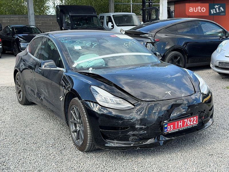 Седан Tesla Model 3 2018 в Володимирі