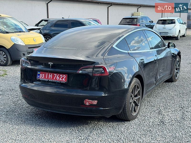 Седан Tesla Model 3 2018 в Володимирі