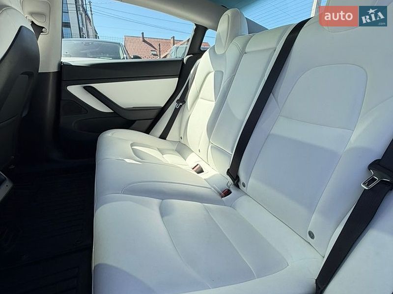 Седан Tesla Model 3 2020 в Івано-Франківську