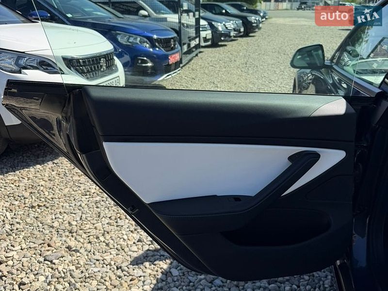 Седан Tesla Model 3 2020 в Івано-Франківську