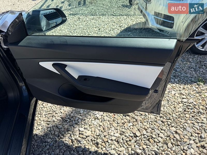 Седан Tesla Model 3 2020 в Івано-Франківську