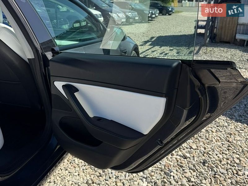 Седан Tesla Model 3 2020 в Івано-Франківську