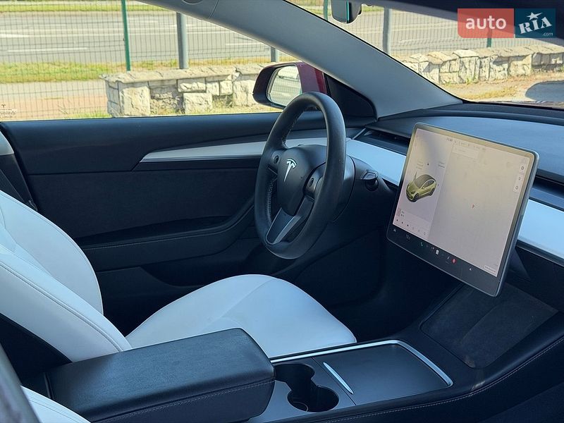Седан Tesla Model 3 2021 в Виннице