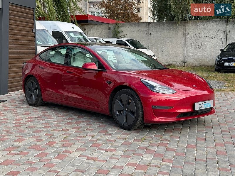 Седан Tesla Model 3 2021 в Виннице