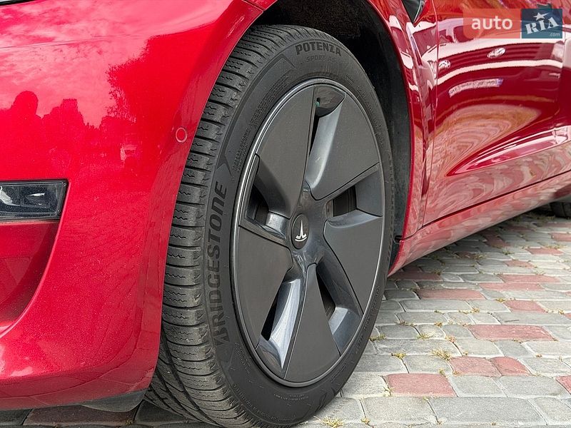 Седан Tesla Model 3 2021 в Виннице