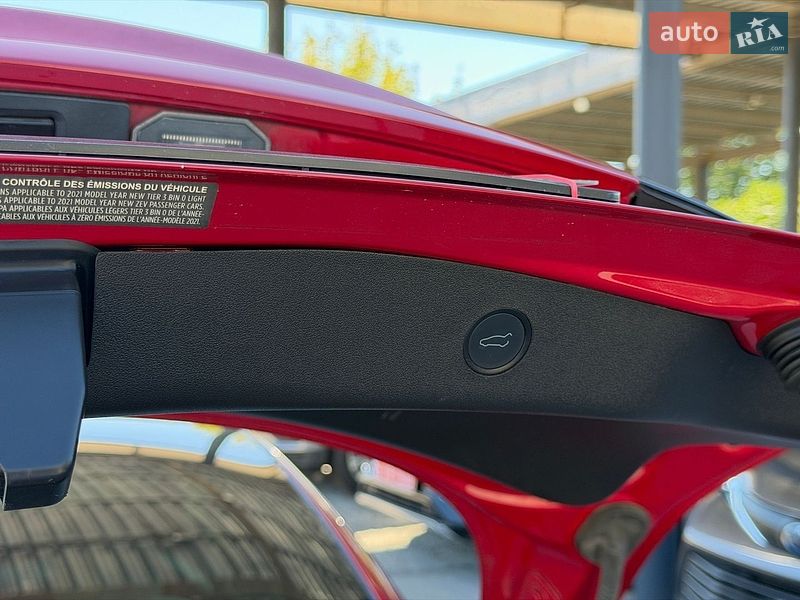 Седан Tesla Model 3 2021 в Виннице