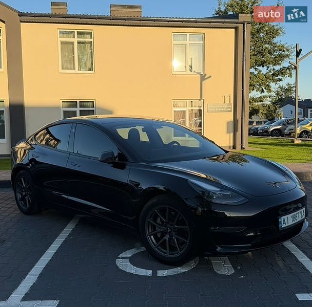 Седан Tesla Model 3 2022 в Киеве
