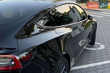 Седан Tesla Model 3 2022 в Киеве