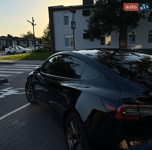 Седан Tesla Model 3 2022 в Киеве