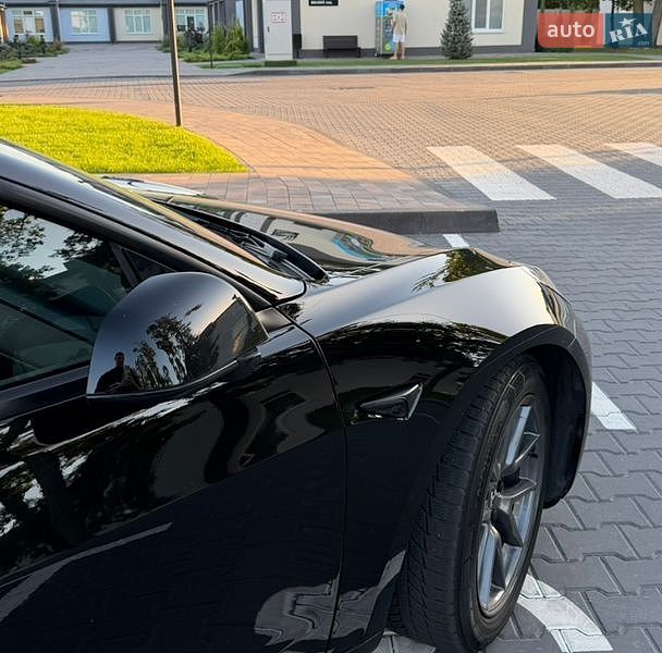 Седан Tesla Model 3 2022 в Киеве