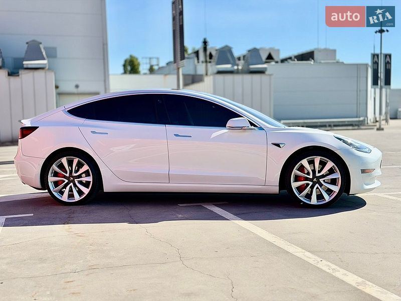 Седан Tesla Model 3 2018 в Киеве