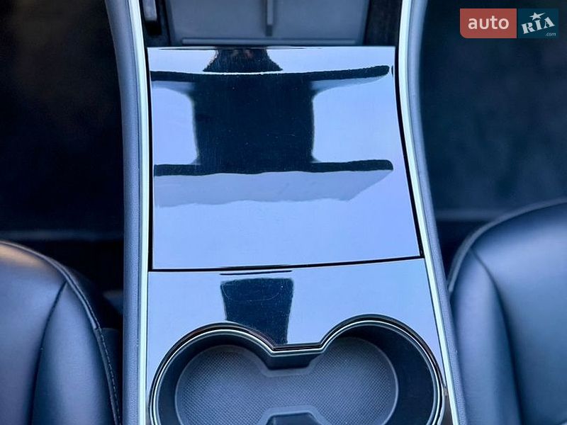 Седан Tesla Model 3 2018 в Киеве