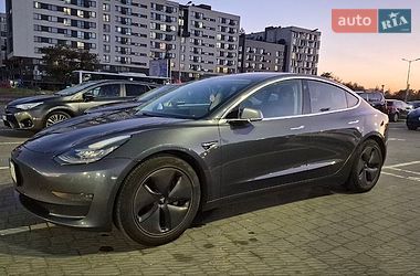 Седан Tesla Model 3 2020 в Львове Седан Tesla Model 3 2020 в Львове