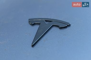 Седан Tesla Model 3 2021 в Львове
