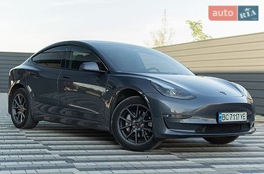 Седан Tesla Model 3 2021 в Львове