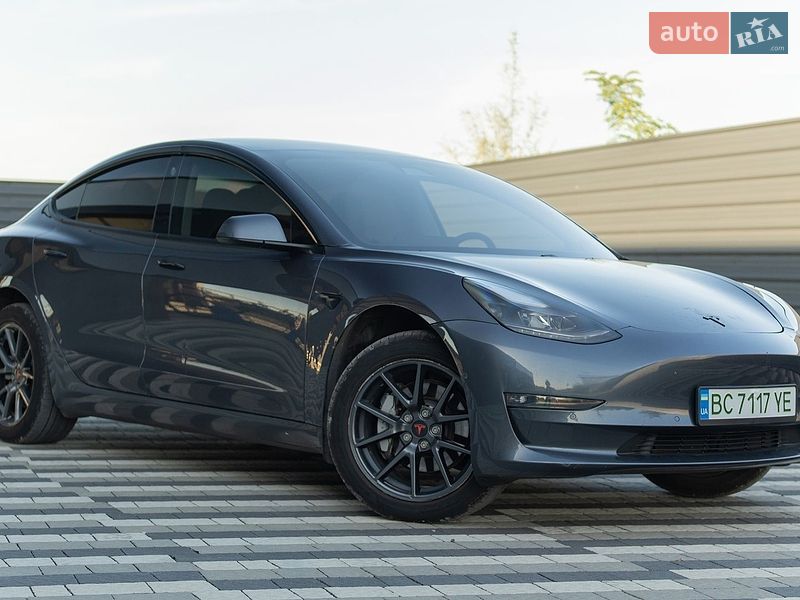 Седан Tesla Model 3 2021 в Львове