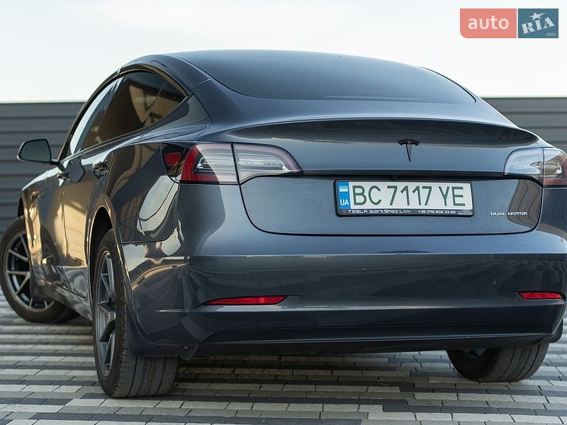 Седан Tesla Model 3 2021 в Львове