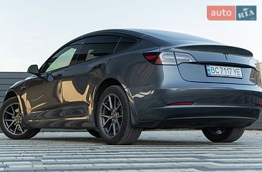 Седан Tesla Model 3 2021 в Львове