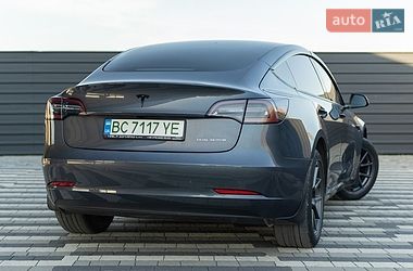 Седан Tesla Model 3 2021 в Львове