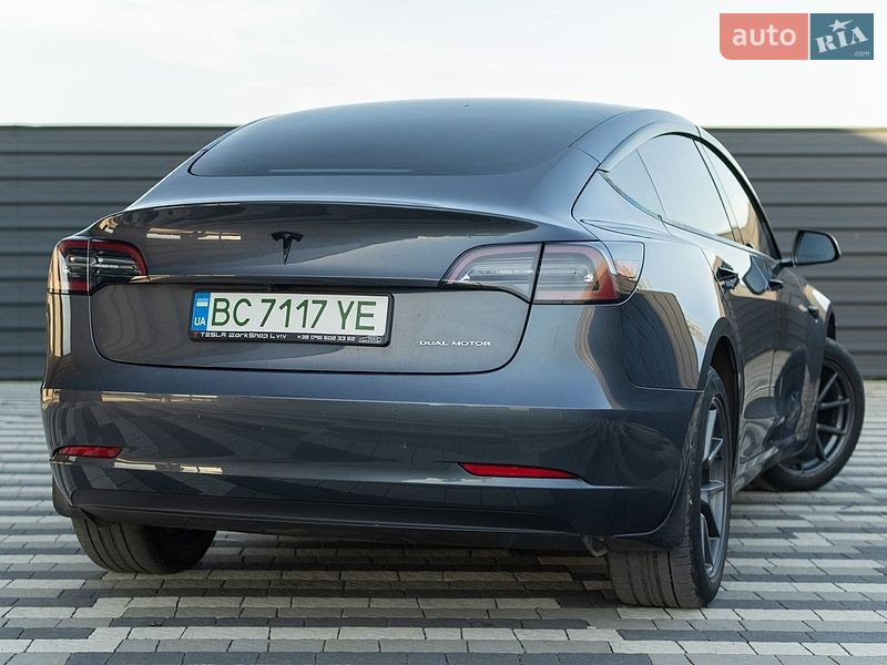 Седан Tesla Model 3 2021 в Львове