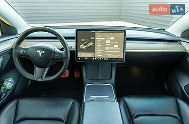 Седан Tesla Model 3 2021 в Львове