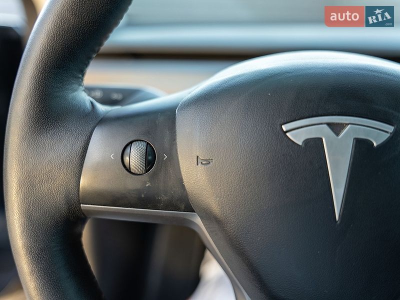 Седан Tesla Model 3 2021 в Львове
